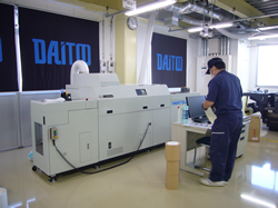 導入したデジタルラベル印刷機(岩崎通信機製)